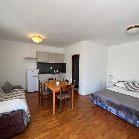 Apartments Antolkovic Ugljan Ngoại thất bức ảnh