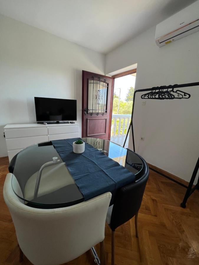 Apartments Antolkovic Ugljan Ngoại thất bức ảnh