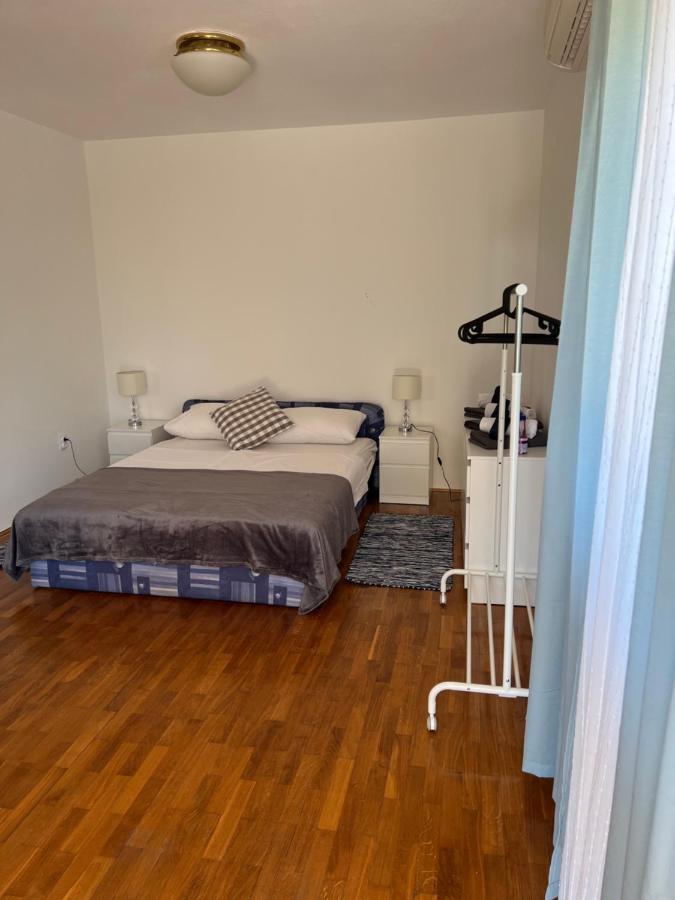 Apartments Antolkovic Ugljan Ngoại thất bức ảnh