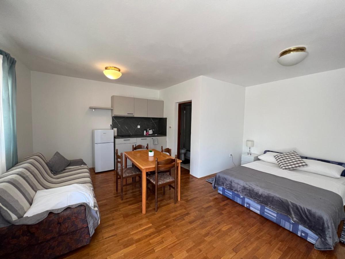 Apartments Antolkovic Ugljan Ngoại thất bức ảnh
