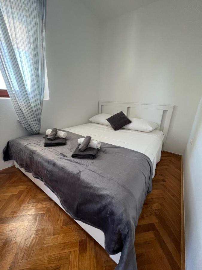 Apartments Antolkovic Ugljan Ngoại thất bức ảnh