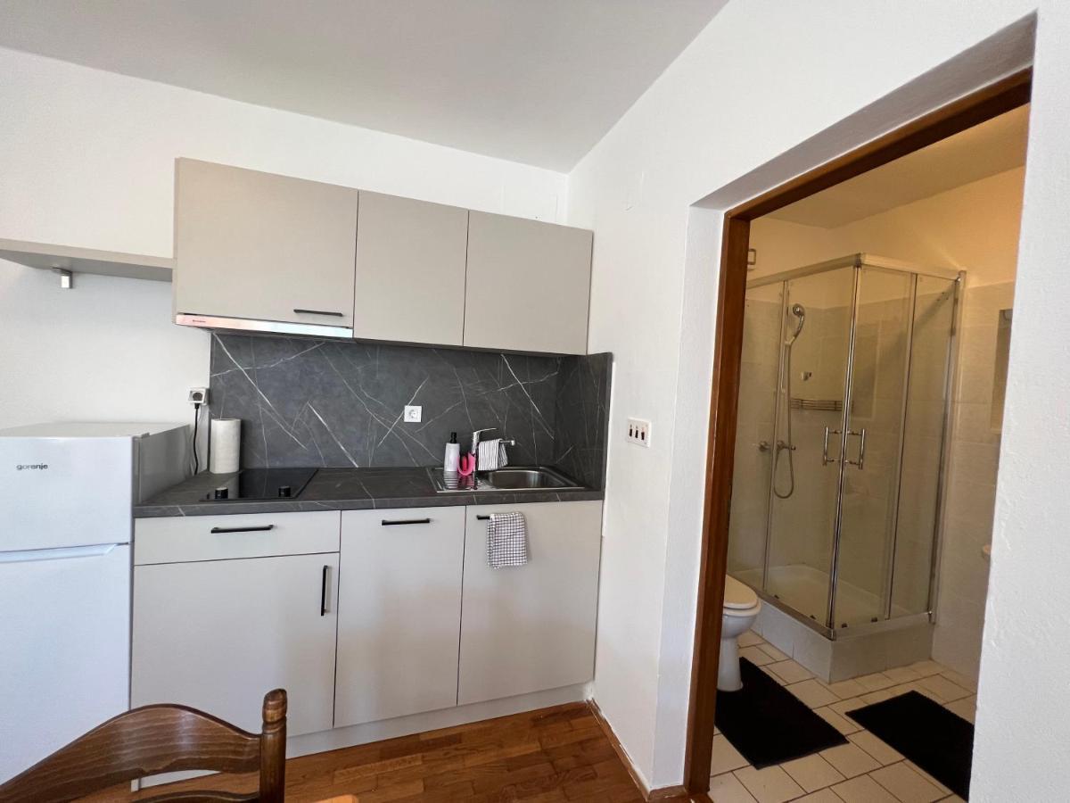Apartments Antolkovic Ugljan Ngoại thất bức ảnh