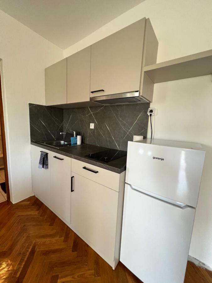 Apartments Antolkovic Ugljan Ngoại thất bức ảnh