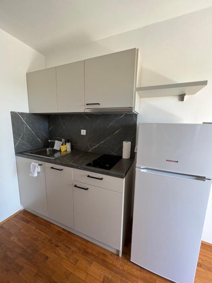 Apartments Antolkovic Ugljan Ngoại thất bức ảnh