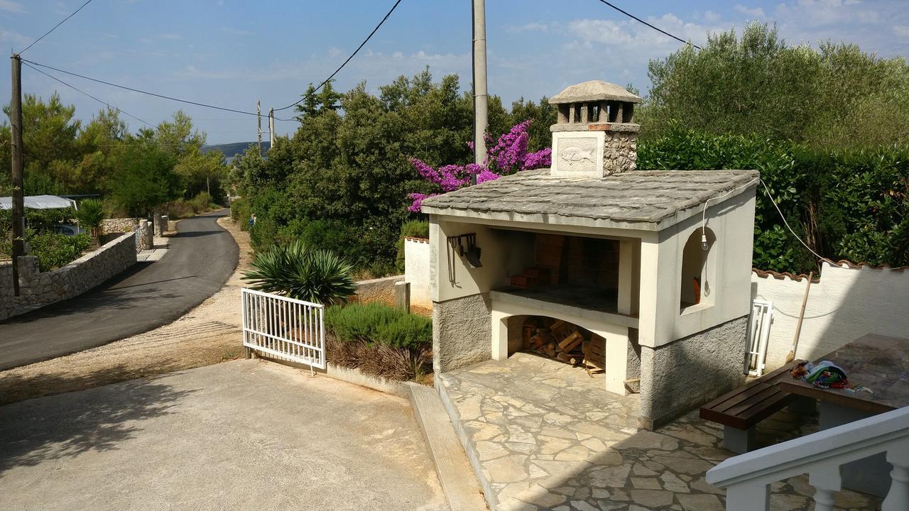 Apartments Antolkovic Ugljan Ngoại thất bức ảnh