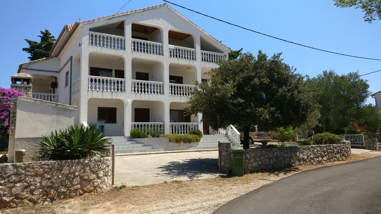 Apartments Antolkovic Ugljan Ngoại thất bức ảnh