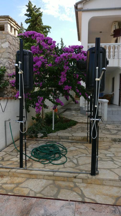 Apartments Antolkovic Ugljan Ngoại thất bức ảnh