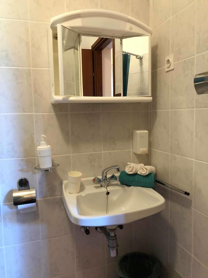 Apartments Antolkovic Ugljan Ngoại thất bức ảnh